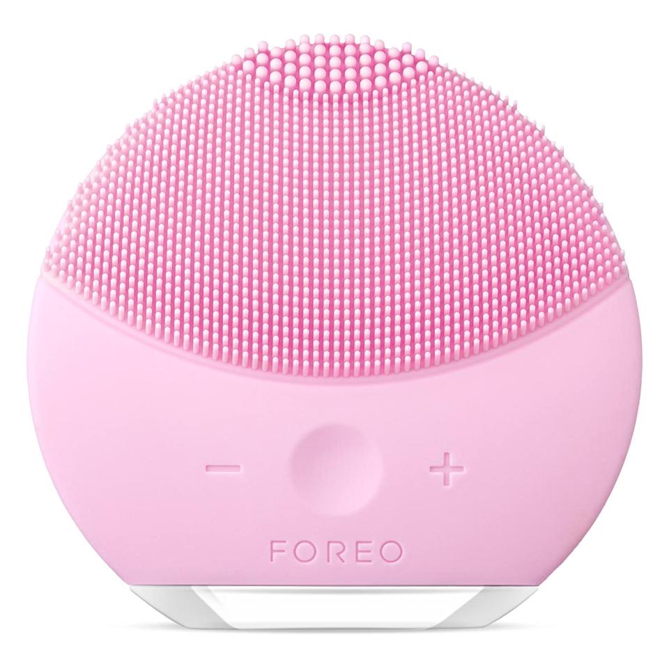 Foreo LUNA mini 2. Image via Amazon.