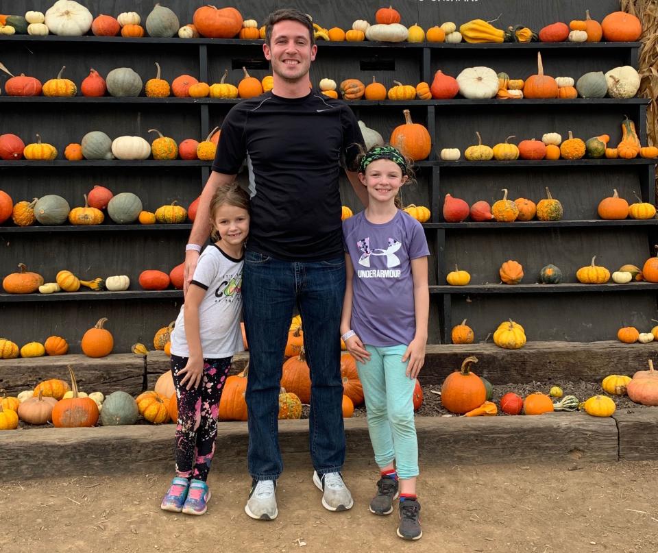 Nathaniel Schwartz with his two daughters, Zoey, 8, and Renae, 10. (Photo: Nathaniel Schwartz)