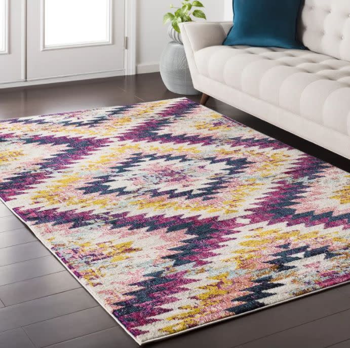 Get the rug <a href="https://www.allmodern.com/rugs/pdp/nichole-purple-area-rug-mtna1036.html" target="_blank">here</a>.