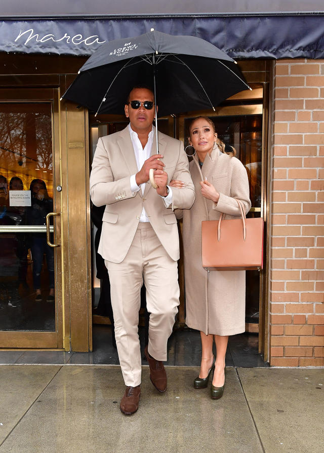 jennifer lopez out for a family lunch with alex rodriguez in miami-150118_09