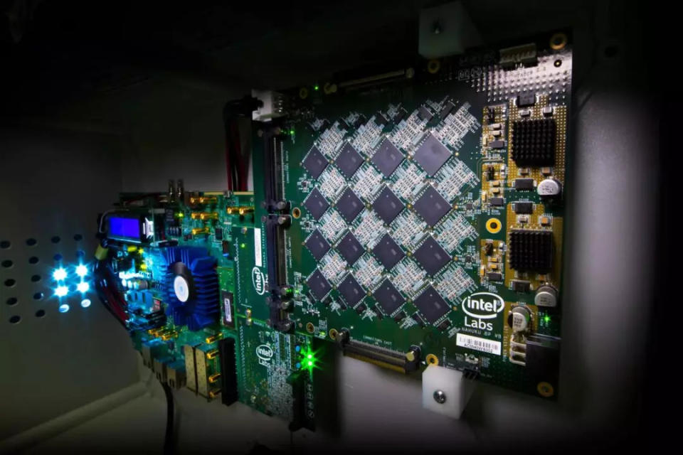 英特爾發佈神經形態晶片超算：效率可達CPU一萬倍、內含800萬神經元