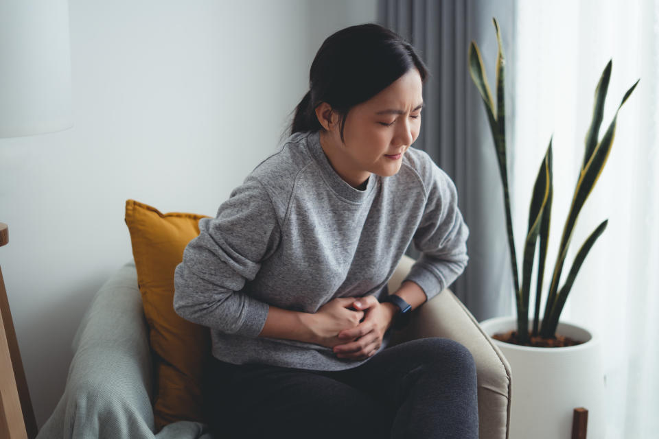 Einen Furz zu unterdrücken ist nicht gesundheitsschädlich, kann aber zu Krämpfen im Magen-Darm-Trakt führen. (Bild: Getty Images)