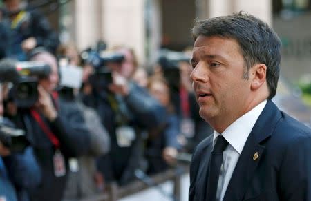 Italian Prime Minister Matteo Renzi arrives at a European Union leaders extraordinary summit on the migrant crisis, in Brussels, Belgium September 23, 2015. REUTERS/Francois Lenoir