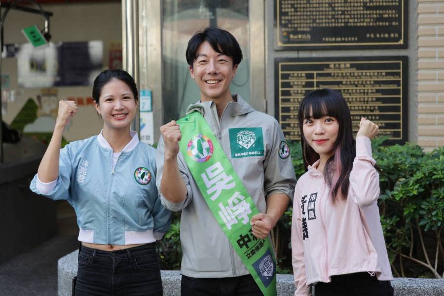 甫加入民進黨的台北市議員林亮君（左），今天就為吳崢站台，右為高雄市議員黃捷。（吳崢辦公室提供）