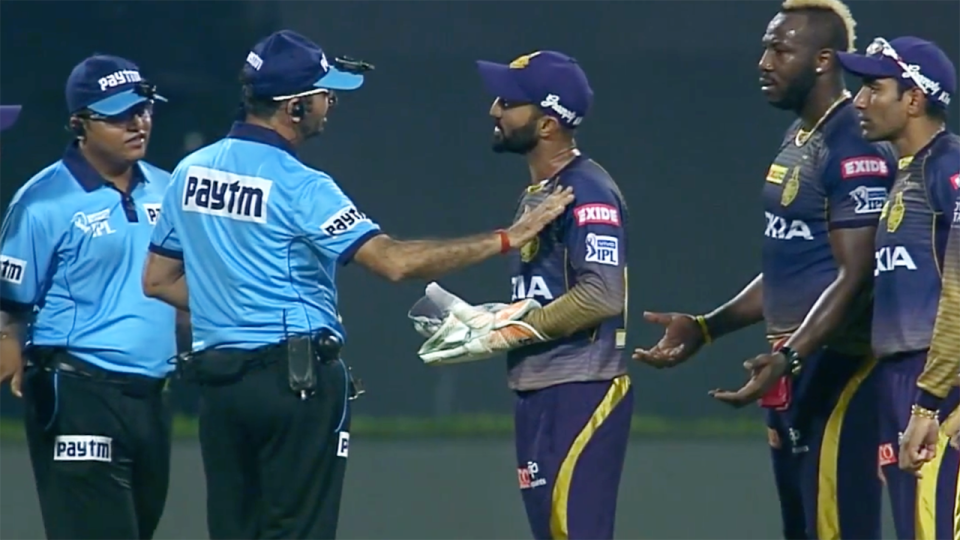 Dinesh Karthik protested to umpires. Image: IPL