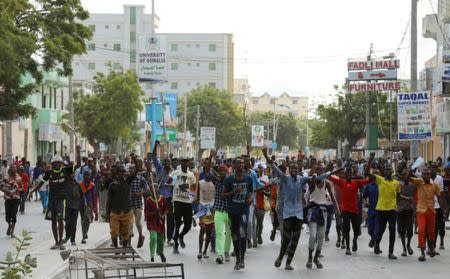 Protesters chant slogans while demonstrating against last weekend's explosion in KM4 street in the Hodan district in Mogadishu, Somalia October 18, 2017. REUTERS/Feisal Omar