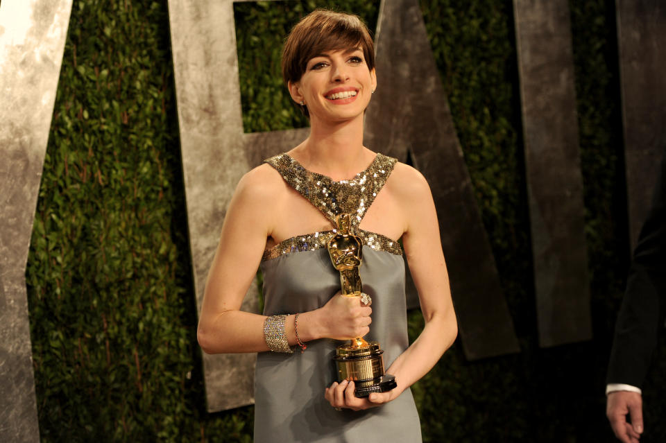 Anne Hathaway attends Vanity Fair's 19th annual Oscars party at the Sunset Tower Hotel. (Photo by Tyler Boye/WWD/Penske Media via Getty Images)