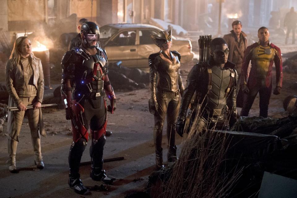 DC's Legends of Tomorrow -- "Star City 2046" -- Image LGN106b_0439b.jpg -- Pictured (L-R): Caity Lotz as Sara Lance/ White Canary, Brandon Routh as Ray Palmer/Atom, Ciara Renee as Kendra Saunders/Hawkgirl, Joseph David-Jones as Connor Hawke / Green Arrow, Arthur Darvill as Rip Hunter, and Franz Drameh as Jefferson "Jax" Jackson -- Photo: Diyah Pera/The CW -- © 2016 The CW Network, LLC. All Rights Reserved.