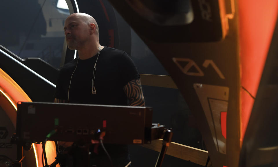 Steven S DeKnight on the set of ‘Pacific Rim: Uprising’ (Universal)