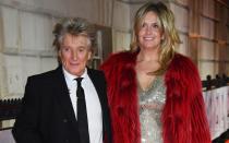 <p>Seit 2007 ist Penny Lancaster mit Rod Stewart verheiratet. Mit dem Model hat der Rockstar zwei Kinder. Das Bild zeigt es schon: Die Beautyqueen und der Reibeisensänger sind nicht nur größenmäßig ein ungleiches Paar. Und damit sind sie nicht alleine: Models lieben Rockstars - und umgekehrt ... (Bild: Stuart C. Wilson/Getty Images)</p> 