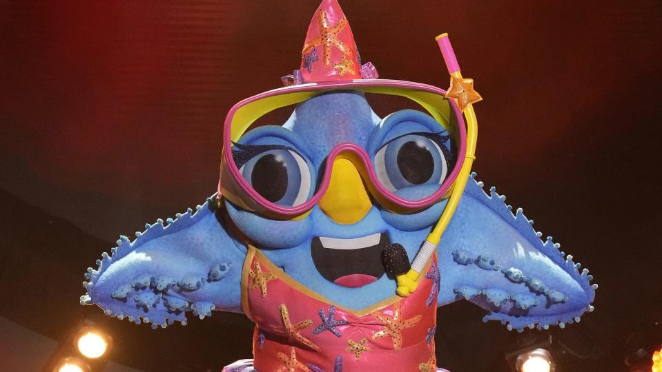 THE MASKED SINGER: Starfish in THE MASKED SINGER “Transformers Night” episode airing Wednesday, April 10 (8:00-9:02 PM ET/PT) on FOX. CR: Michael Becker / FOX. ©2024 FOX Media LLC.