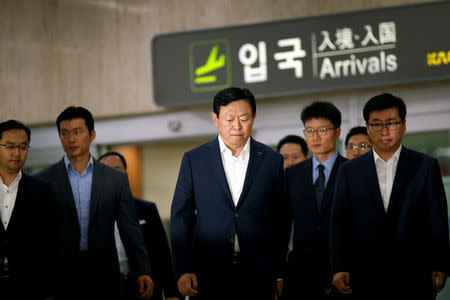 FILE PHOTO - Lotte Group Chairman Shin Dong-bin arrives at Gimpo Airport in Seoul, South Korea, July 3, 2016. REUTERS/Kim Hong-Ji/File Photo