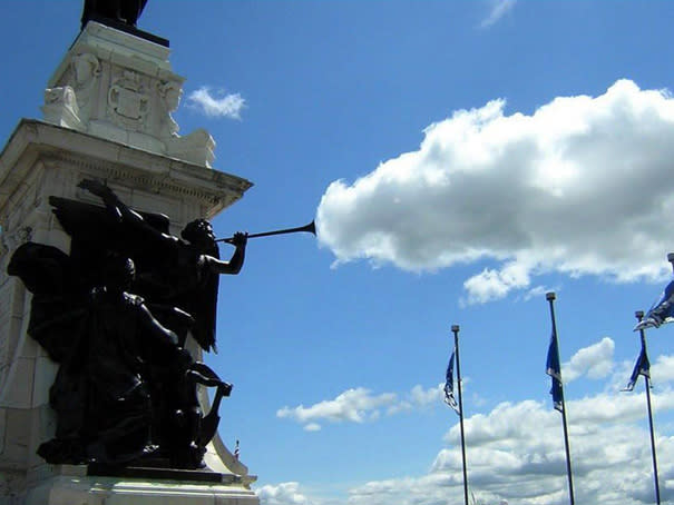 Si si, les anges fabriquent les nuages. Source : bukagambar.com