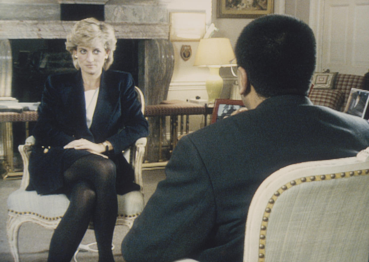 Martin Bashir interviews Princess Diana for <em>Panorama</em>. (Corbis via Getty Images)