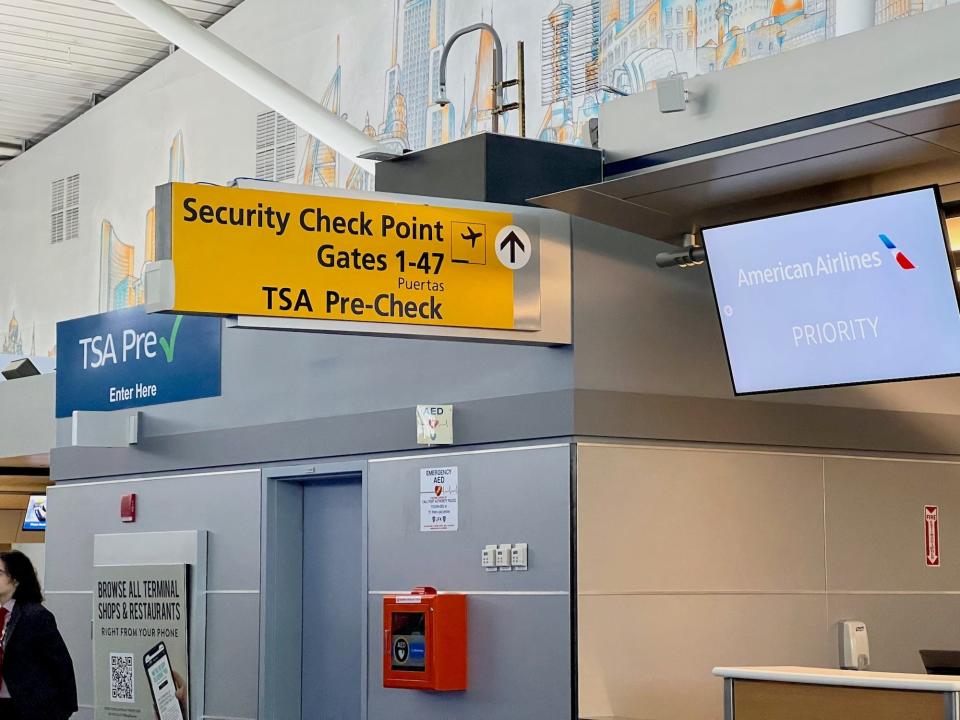 Co-branded check-in area for American and British Airways premium passengers.