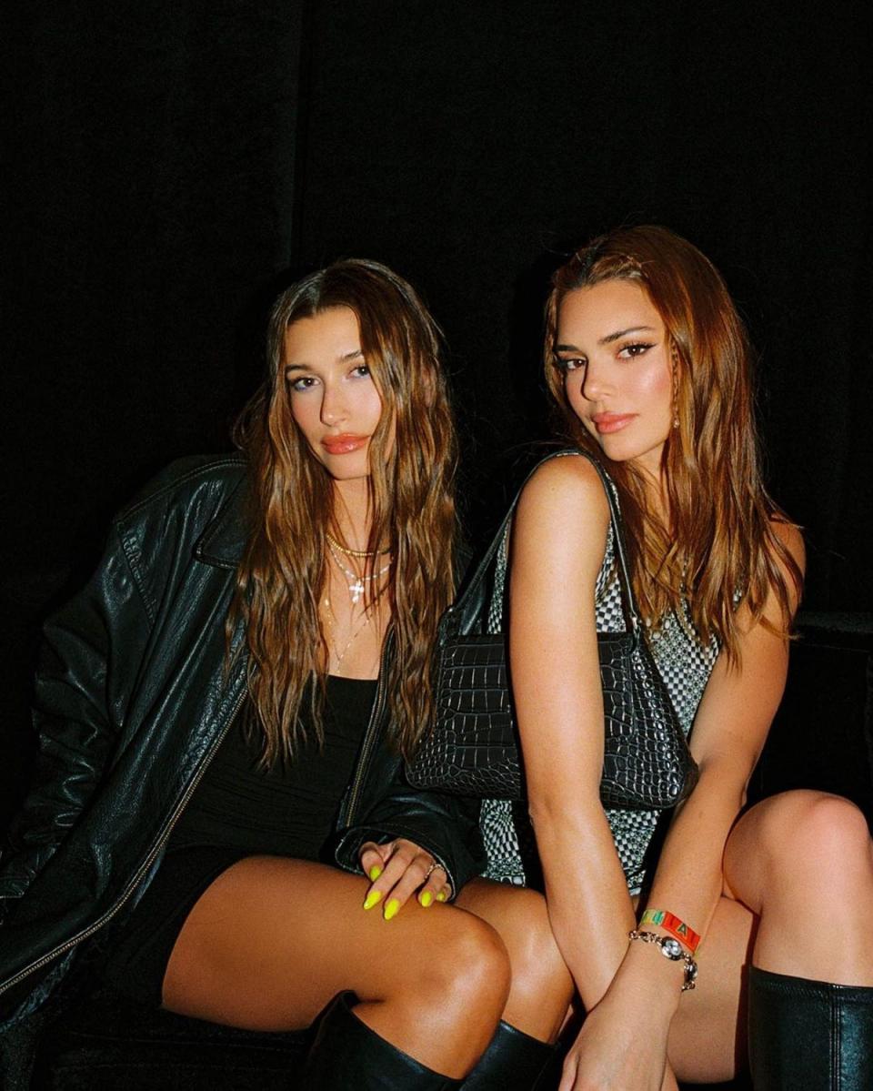 A brown-haired Hailey Bieber with a red-haired Kendall Jenner in April 2022. The model kept the look for a few months following its debut at Milan Fashion Week (Kendall Jenner/Instagram)