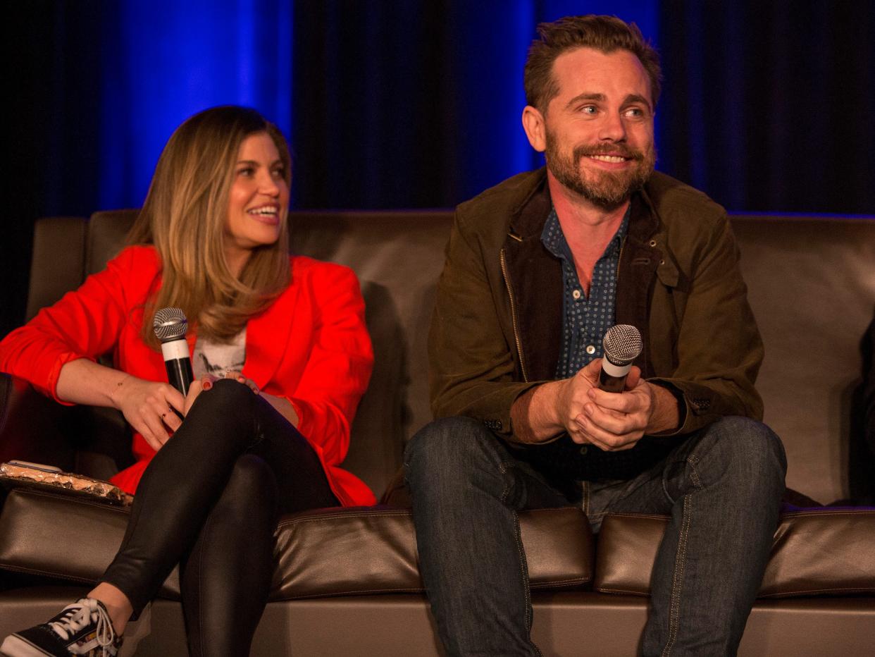 Danielle Fishel and Rider Strong during the Wizard World Chicago Comic-Con in 2018.