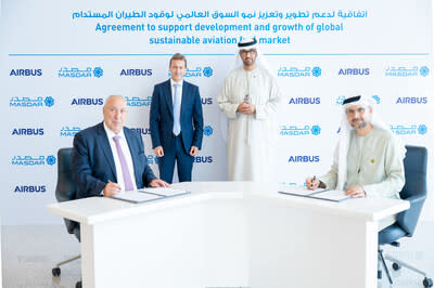 Michael Houari, President, Airbus Africa and Middle East; Guillaume Faury, CEO, Airbus; His Excellency Dr. Sultan Ahmed Al Jaber; Chairman of Masdar and Chairman-elect of COP28; Abdelqader El Ramahi, Chief Green Hydrogen Officer, Masdar