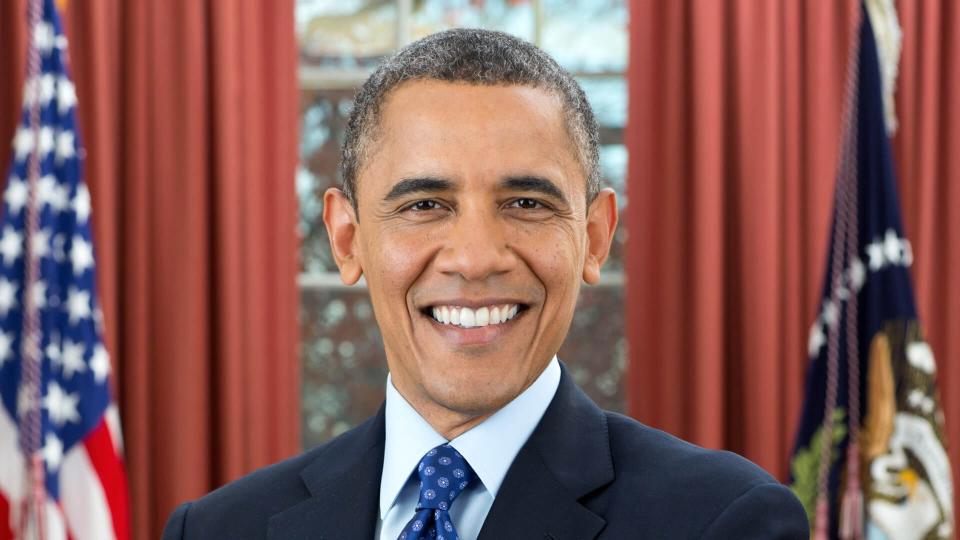 Official portrait of President Barack Obama in the Oval Office, Dec.