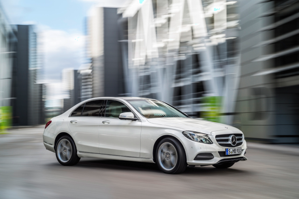 ▲正19年式C-, E-Class全面標配Intelligent Drive 智慧駕駛輔助系統及Mercedes me connect 互聯，讓安全守護及數位化品牌服務更趨完整。(圖/公關照片)