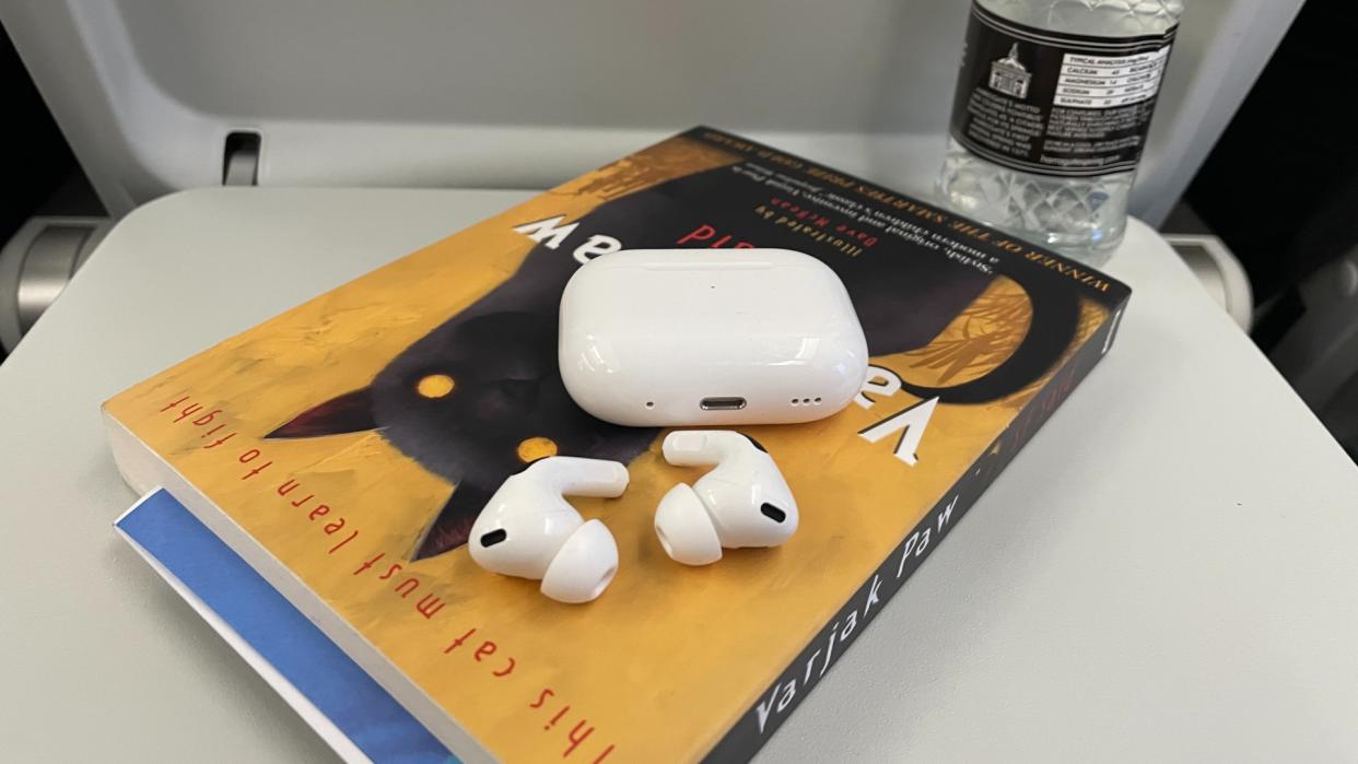  Apple AirPods Pro 2. 