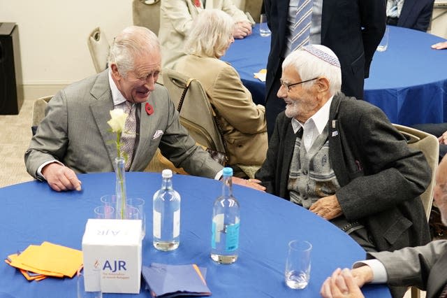 Charles talking to Kindertransport refugees 