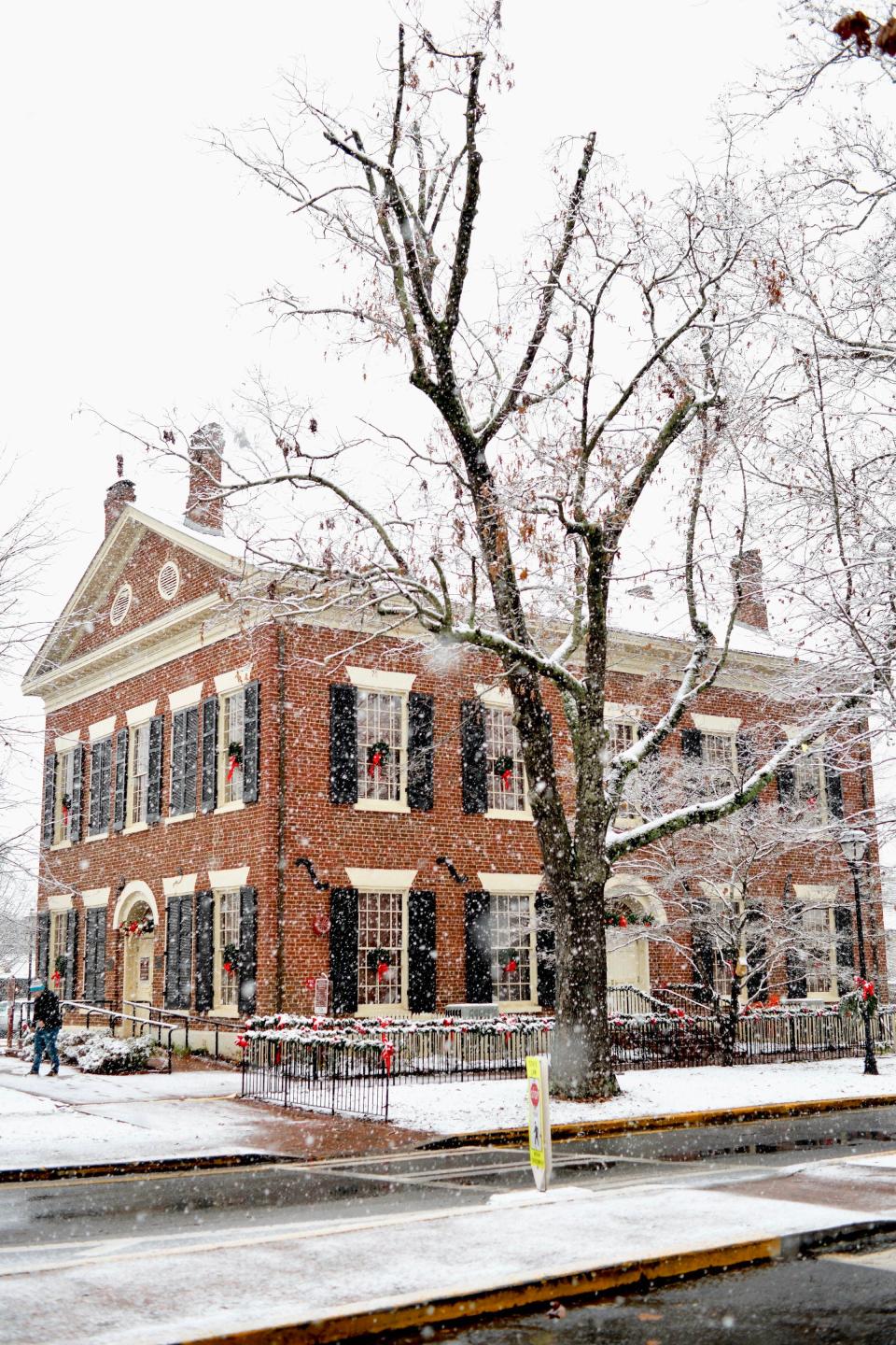 With its 1800s storefronts and great restaurants, Dahlonega is beautiful any time of the year but really sparkles during the Holiday Season. Bedecked in thousands of twinkling lights, a show-stopping two-story Christmas tree on the square and the annual Festival of Trees with brightly decorated Christmas trees on display outside in Hancock Park, the town looks and feels like a holiday wonderland.