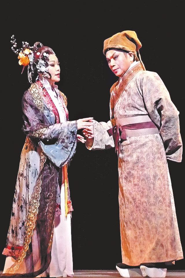 胡美儀07年與粵劇名伶梁漢威演出《珍珠衫》。資料圖片