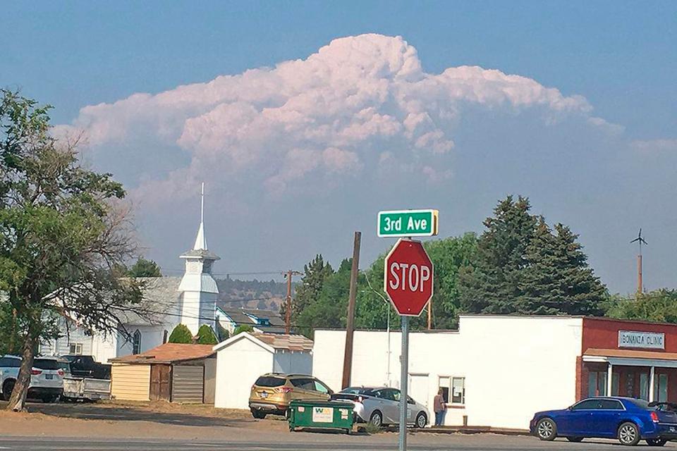 bootleg fire oregon clouds