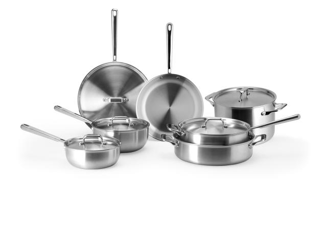The Best Kitchen Cookware Sets for Graduates and Newlyweds