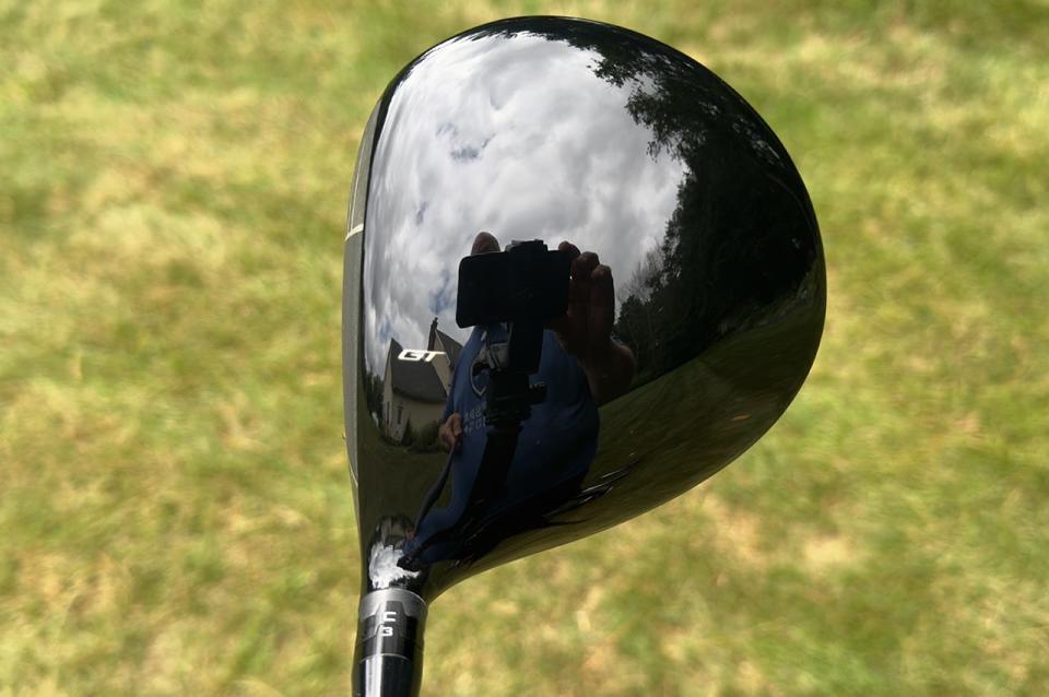 La parte superior del driver Titleist GT2 está hecha de polímero termoformado en lugar de titanio. (David Dusek/Golfweek)