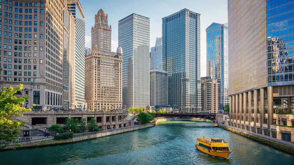 Downtown Chicago Skyscraper Cityscape along the Chicago River.