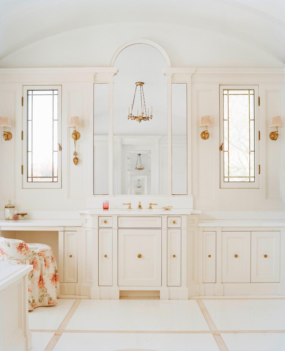 The pastel elegance of the wife’s bathroom, with its segmental arched vault ceiling and paneled walls, was inspired by the work of the 18th-century Scottish architect Robert Adam. The gilt-bronze Empire chandelier is from the early 19th century and the white marble floor is lined with pink onyx.