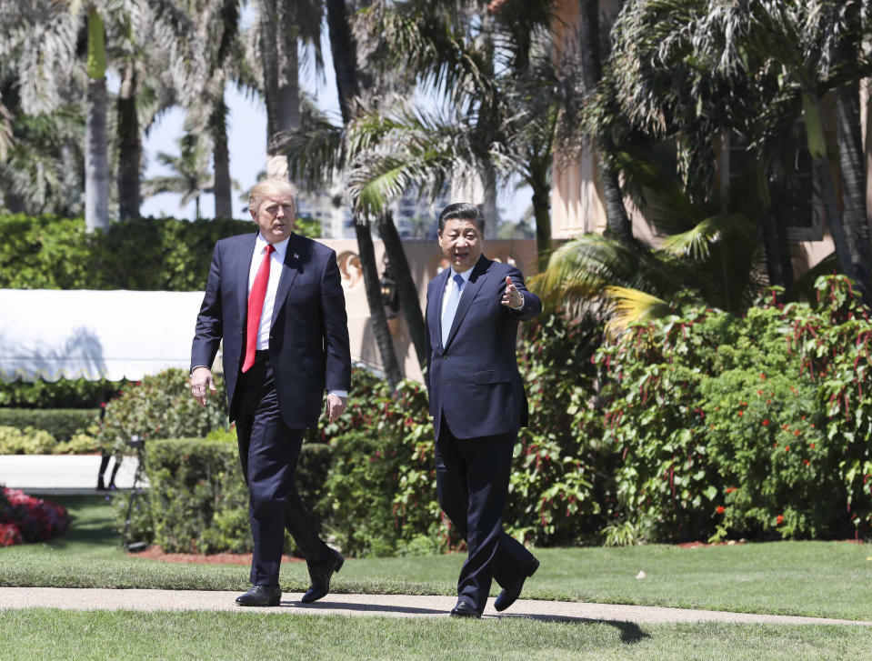 (170407) -- MAR-A-LAGO, April 7, 2017 (Xinhua) -- Chinese President Xi Jinping (R) and his U.S. counterpart Donald Trump take a walk to further discuss bilateral cooperation issues in the Mar-a-Lago resort in Florida, the United States, April 7, 2017. The two leaders held their second round of talks here on Friday. (Xinhua/Lan Hongguang) (wyo) (Photo by Xinhua/Sipa USA)