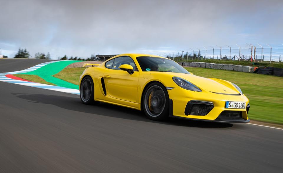 <p>2020 Porsche 718 Cayman GT4</p>