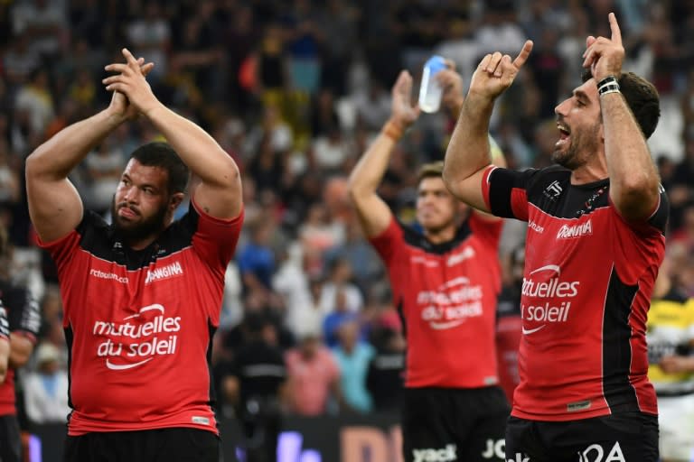 RC Toulon's players celebrate after winning their French Top 14 rugby union match against La Rochelle, on May 26, 2017, at the Velodrome stadium in Marseille, southern France