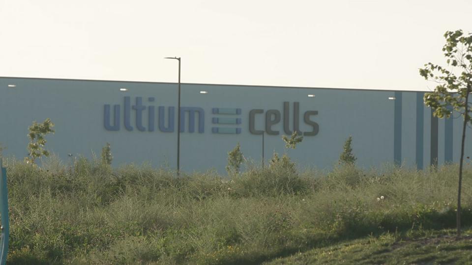 PHOTO: Ultium Cells opened up a plant to manufacture EV batteries in Lordstown, Ohio. (ABC News)