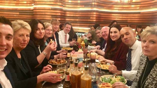 The Independent Group enjoying a meal at Nando's (ChukaUmunna/Twitter)