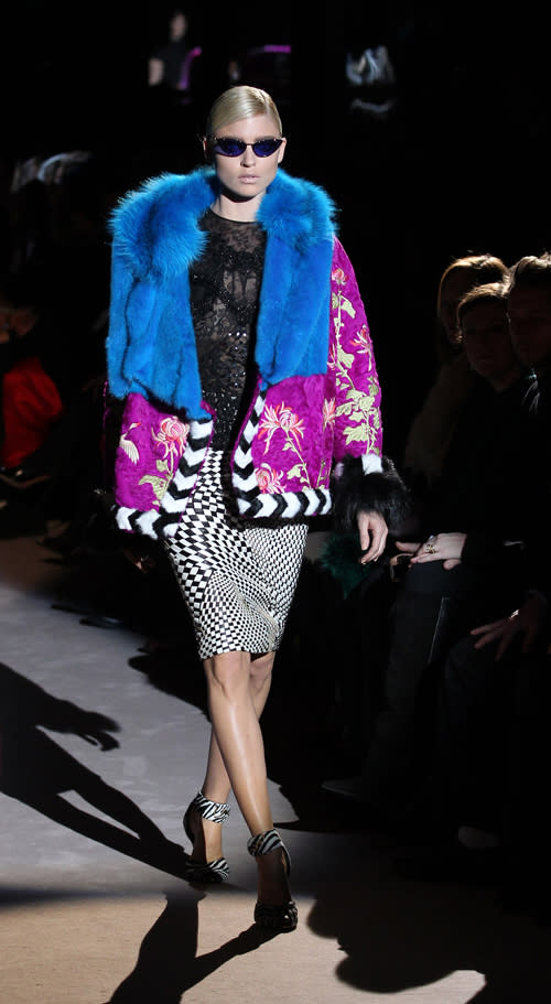 <b>Tom Ford’s first LFW runway show</b><br><br>He also showed a bold use of colour, with contrasting peacock-like shades, fab prints and busy designs. <br><br>©