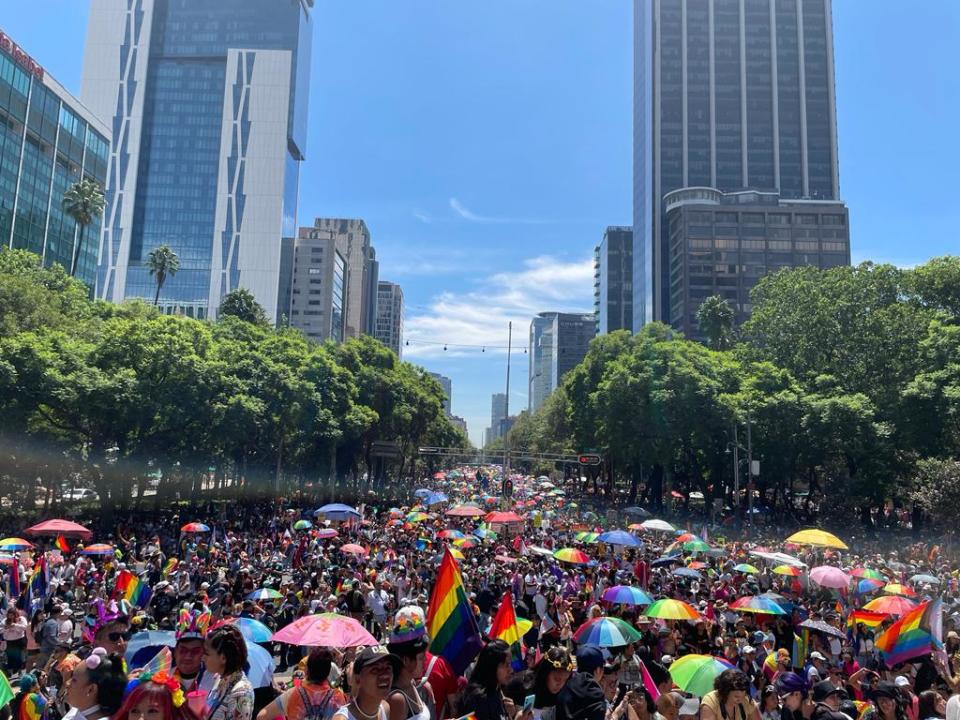 Las calles del centro de la CDMX se llenaron de colores durante la Marcha del Orgullo 2023. Foto: Ana Estrada.