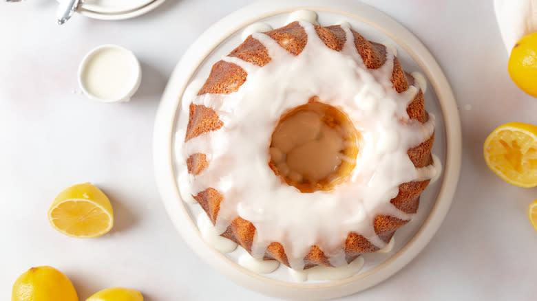 Bundt cake with lemon glaze