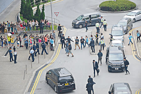 500Fans擔凳仔等送機 金秀賢捐3億韓圜慰海難家屬