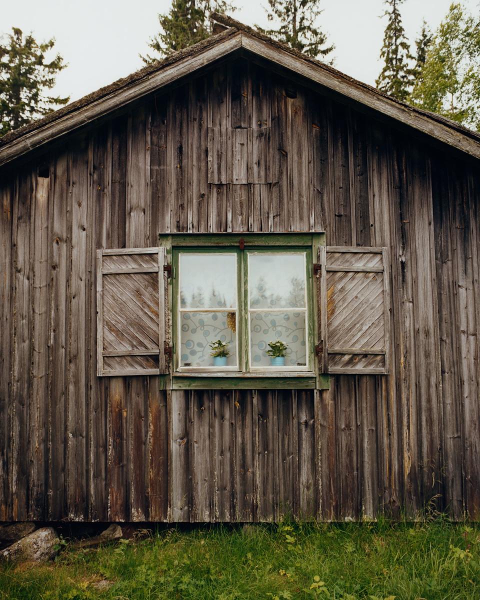 A seemingly abandoned cottage in the ancient mountain farm called Ärteråsen.