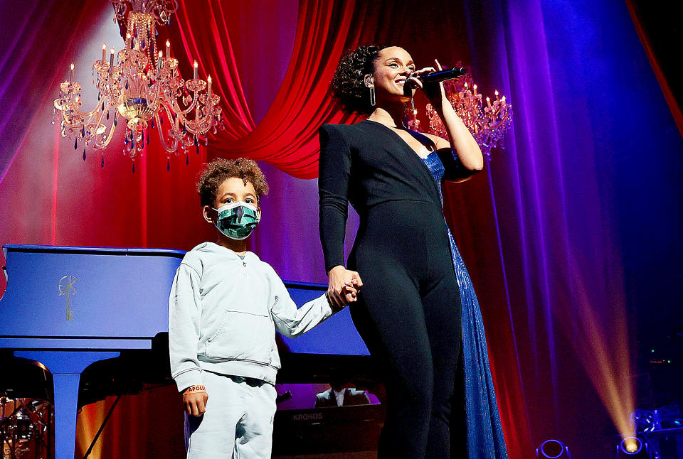 NEW YORK, NEW YORK - NOVEMBER 11: Alicia Keys plays with her son Genesis Ali Dean while performing live at the Apollo Theater for SiriusXM and Pandora's Small Stage Series in Harlem, NY on November 11, 2021 in New York City. (Photo by Dimitrios Kambouris/Getty Images for SiriusXM)