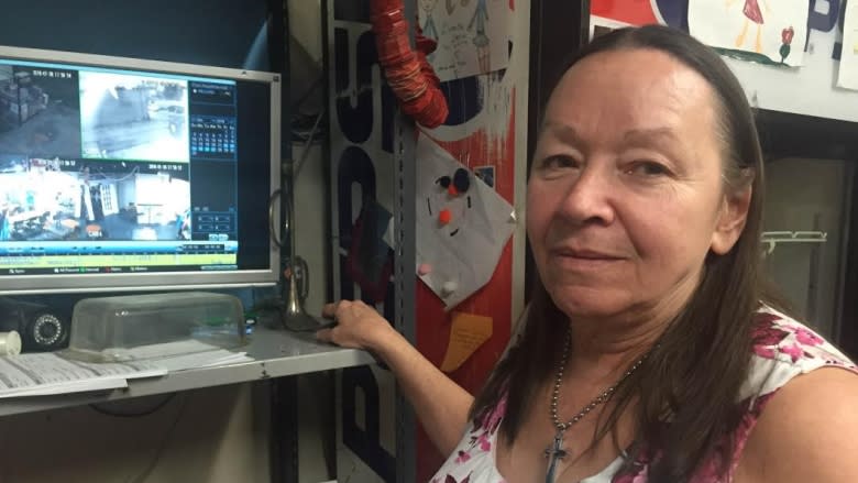 Windsor, Ont., homeless woman goes from sleeping in dog cage to new apartment