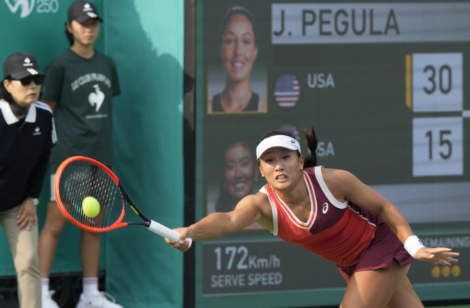 Claire Liu of the United States returns a shot to Jessica Pegula of the United States during their quarterfinal match of the Korea Open tennis championships in Seoul, South Korea, Friday, Oct. 13, 2023. (AP Photo/Ahn Young-joon)