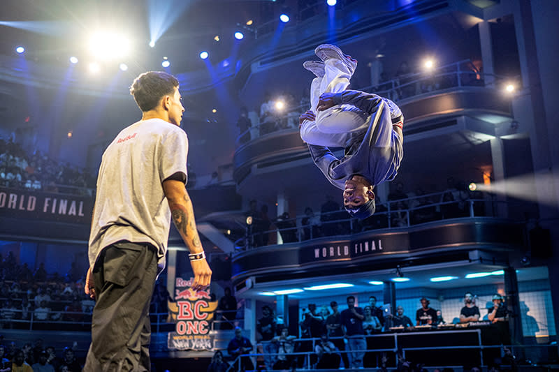 2022 Red Bull BC One集結全世界最強霹靂舞好手一較高下圖為荷蘭好手B Boy Lee。官方提供