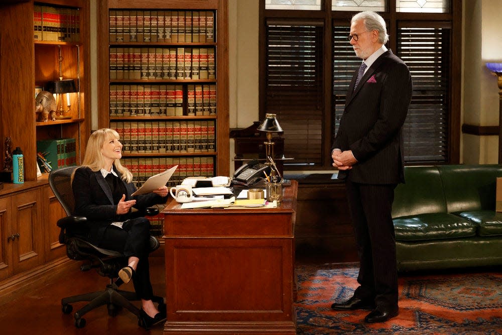 Melissa Rauch as Abby Stone, John Larroquette as Dan Fielding in "Night Court."