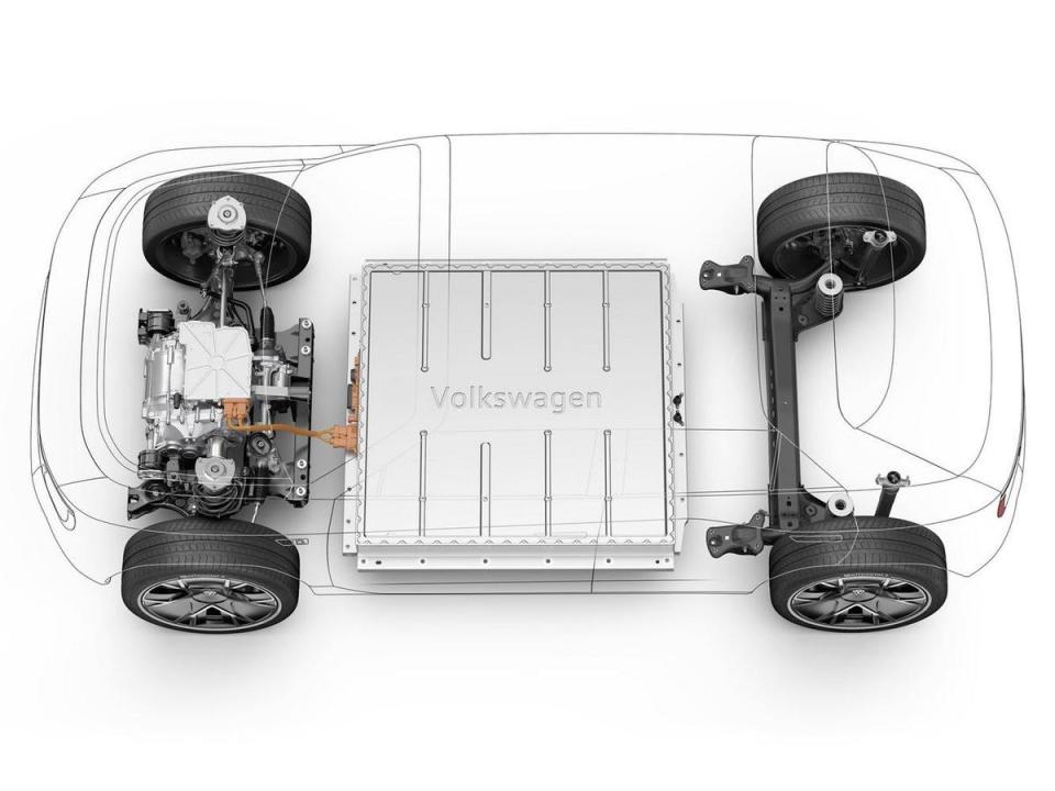 動力部分採用57 kWh電池模組搭配一具電動馬達，可輸出230匹馬力，零百加速為6.9秒，極速則為180 km/h