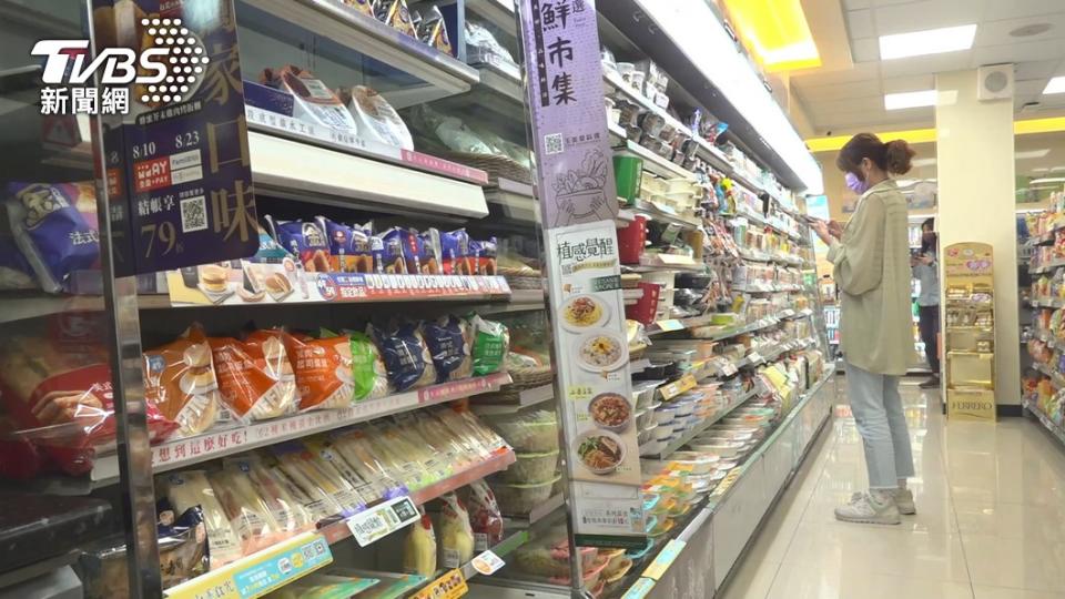 許多民眾會選擇超商微波食品充飢。（示意圖，與新聞事件無關／TVBS）